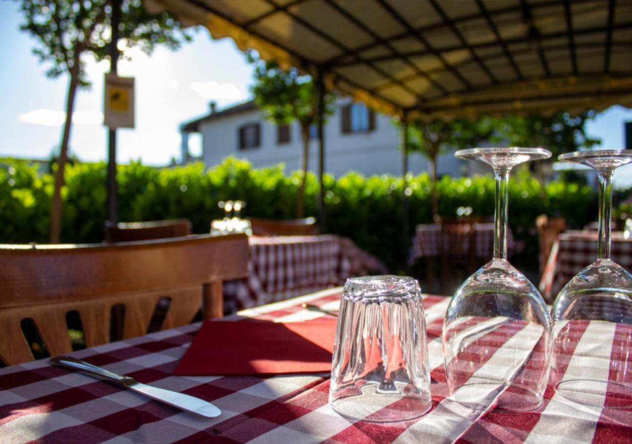 Trattoria Due Citroni Hotel Casalgrasso ภายนอก รูปภาพ
