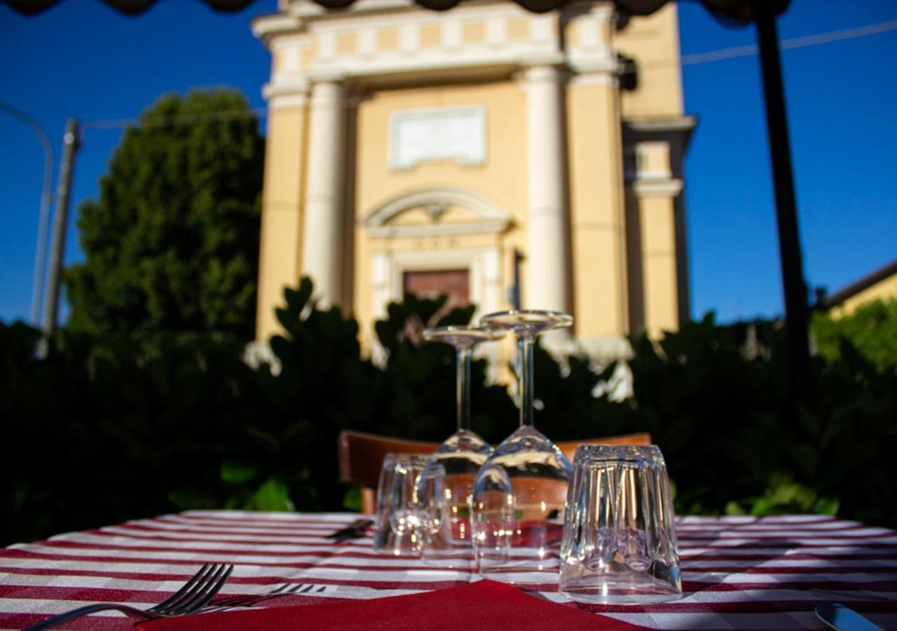 Trattoria Due Citroni Hotel Casalgrasso ภายนอก รูปภาพ