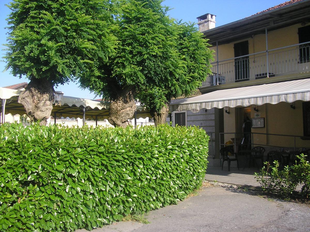 Trattoria Due Citroni Hotel Casalgrasso ภายนอก รูปภาพ